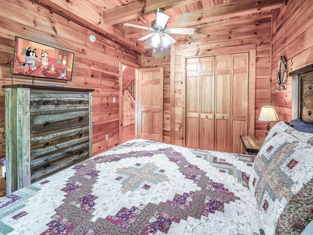 Steele Away Vacation Rental in Sevierville - RedAwning