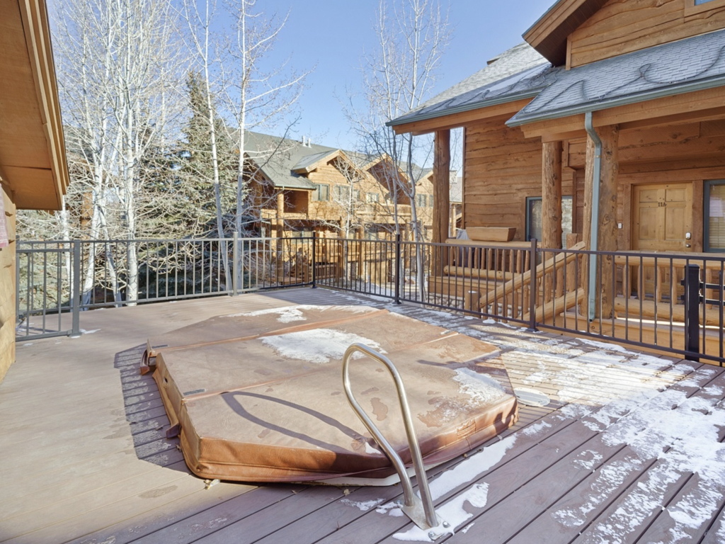 6A Timberwolf lodge cabin vibe cozy stay with hot tub Vacation Rental in Park City - RedAwning
