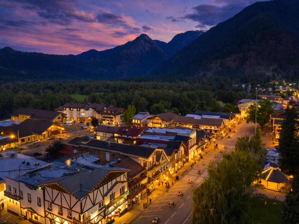 Das Tree Haus Vacation Rental in Leavenworth - RedAwning