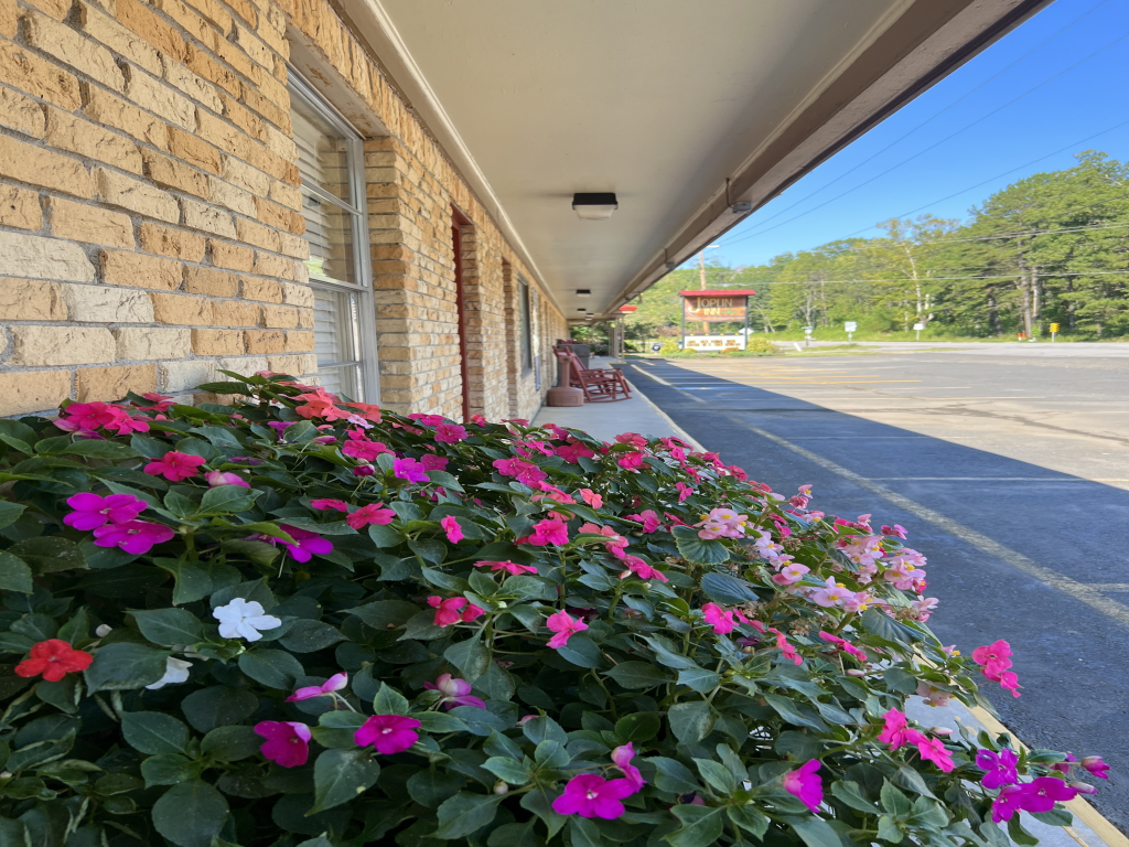 Joplin Inn King Guest Room Vacation Rental in Arkansas - RedAwning