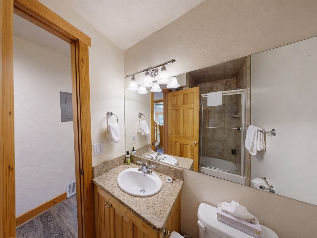 Deer Valley Condo Retreat Close to Skiing Hiking Hot Tub 402 Vacation Rental in Park City - RedAwning