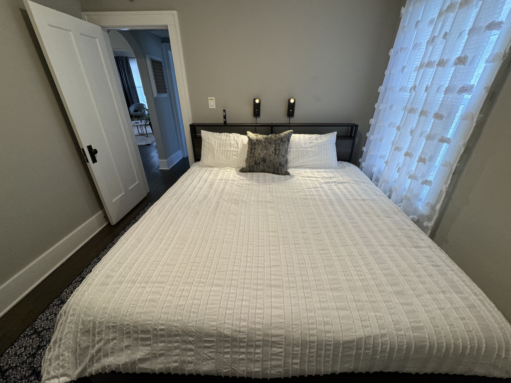 Spacious Retreat Near Convention Centers Vacation Rental in Illinois - RedAwning