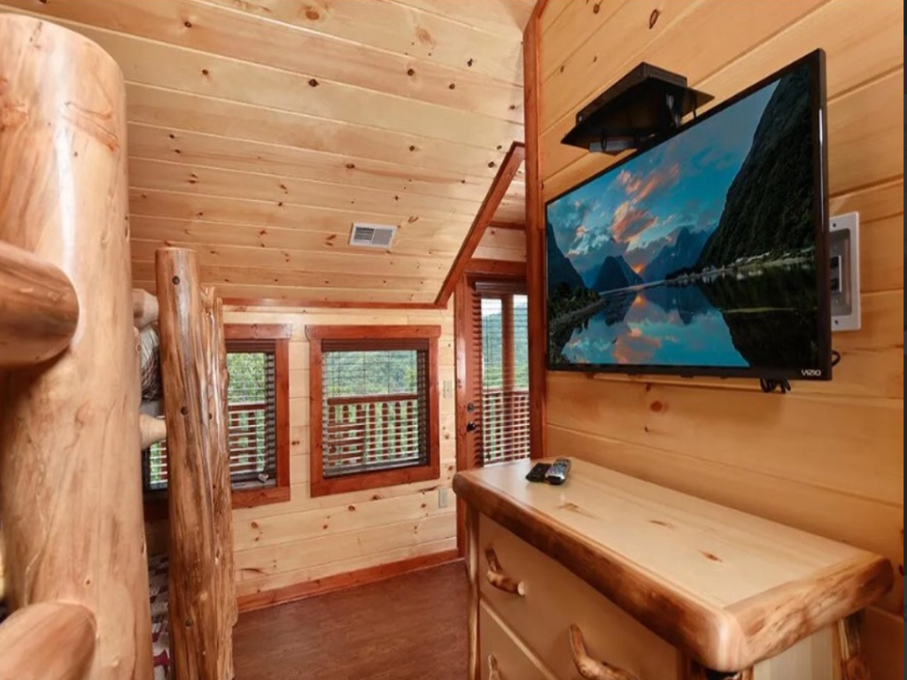 Sherwood Love to See You Again Vacation Rental in Pigeon Forge - RedAwning