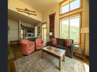Schweitzer PM: Lake+Mtn Views White Pine 107